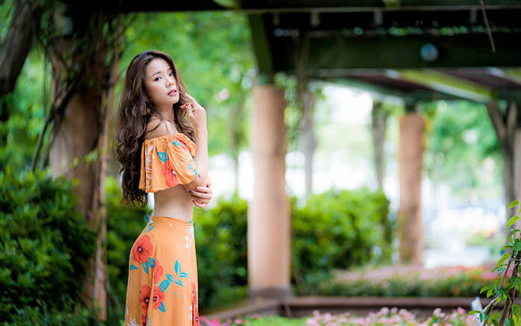 thai woman brunette